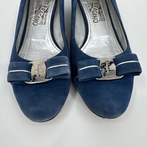 Salvatore Ferragamo Vara Blue Suede Heels Size 8 Silver Hardware VTG Classic - Picture 5 of 16